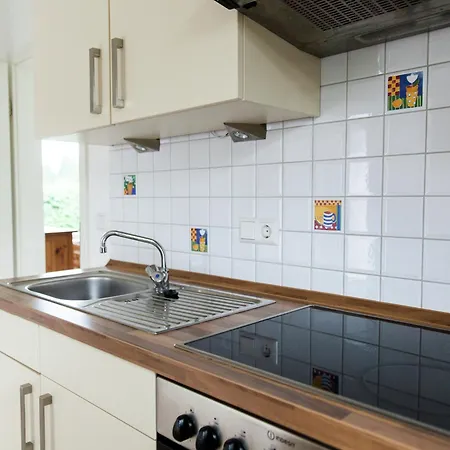 Forest-edge Family Retreat Ferienhaus Leideneck