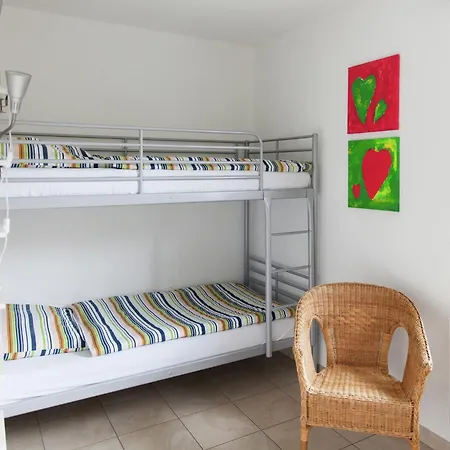 Forest-edge Family Retreat Ferienhaus *