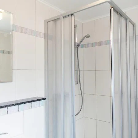 Forest-edge Family Retreat Ferienhaus *