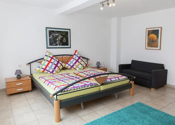 Forest-edge Family Retreat * Leideneck