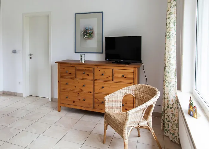 Forest-edge Family Retreat