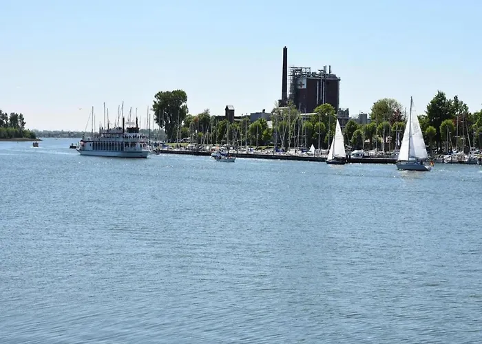 Holiday home Forest-edge Family Retreat Leideneck